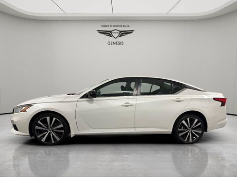 Used 2021 Nissan Altima 2.5 SR w/ SR Premium Package AWD/4WD image 2