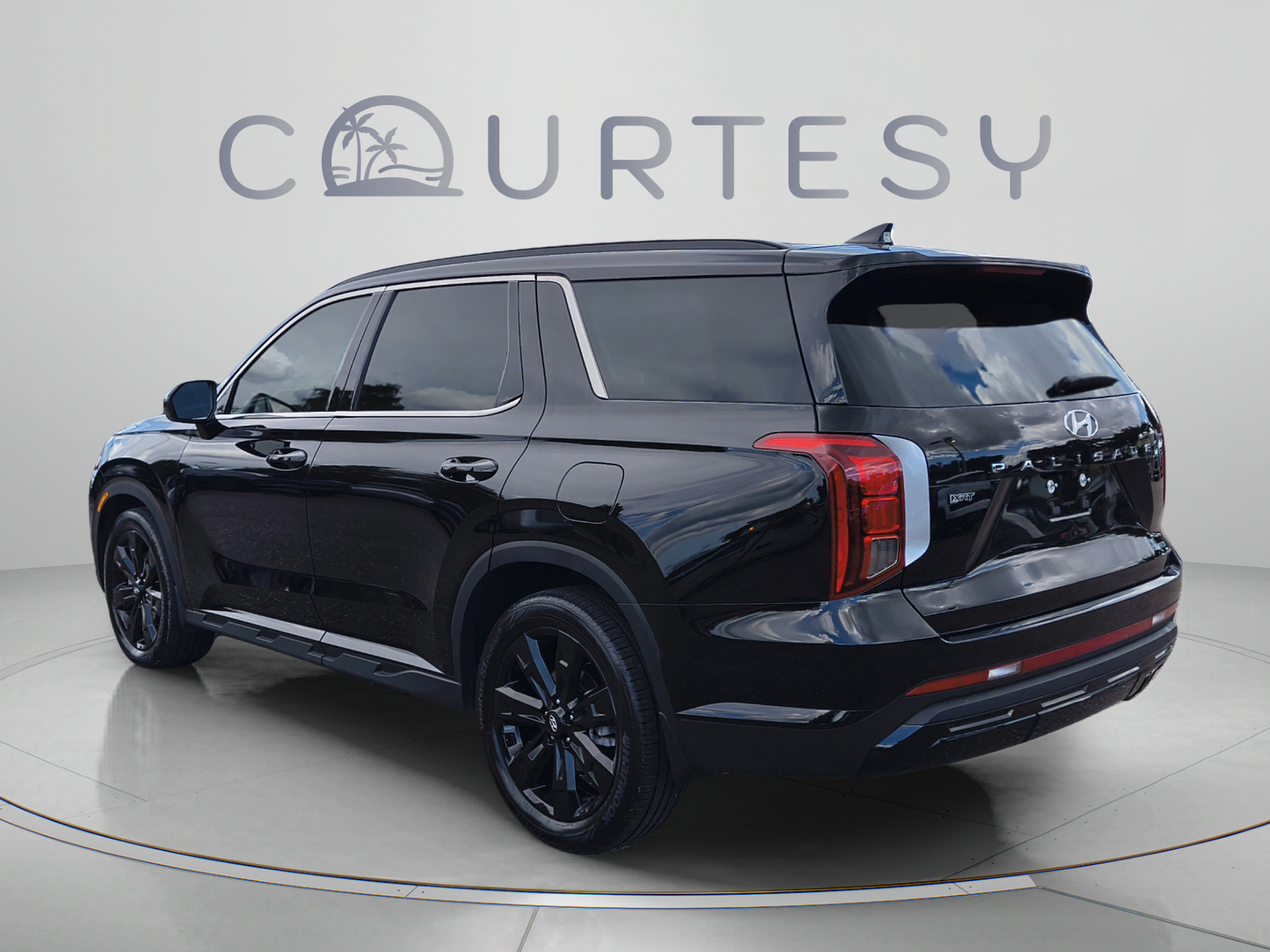 Used 2024 Hyundai Palisade XRT FWD image 3
