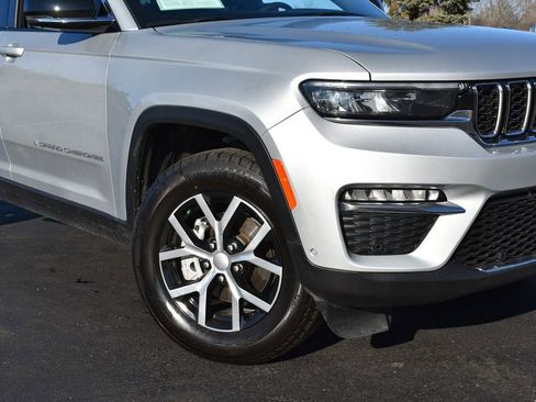 Certified 2025 Jeep Grand Cherokee Limited w/ Luxury Tech Group II image 3