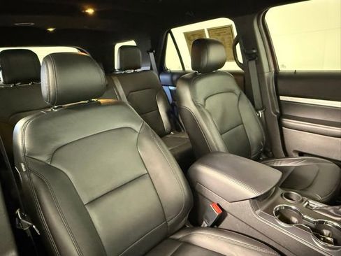 Used 2017 Ford Explorer XLT w/ Equipment Group 202A image 57
