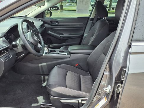 Used 2024 Nissan Altima 2.5 S FWD image 15