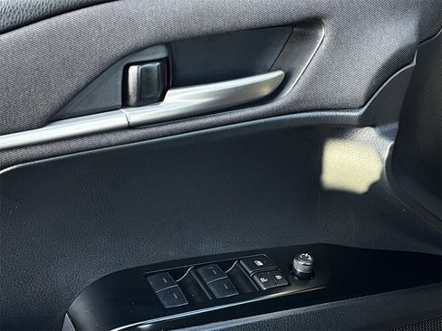 Used 2025 Toyota Camry LE image 21