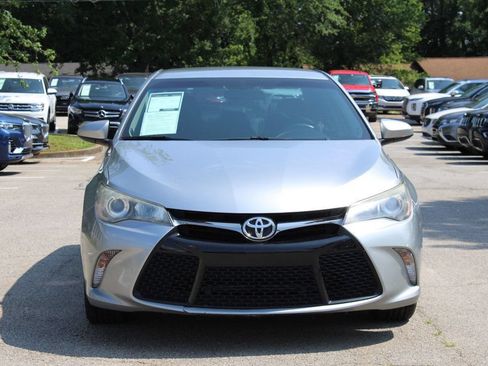 Used 2017 Toyota Camry SE FWD image 2
