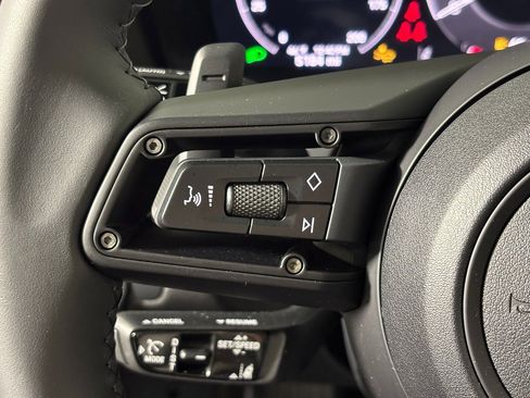 Used 2025 Porsche 911 Carrera image 24