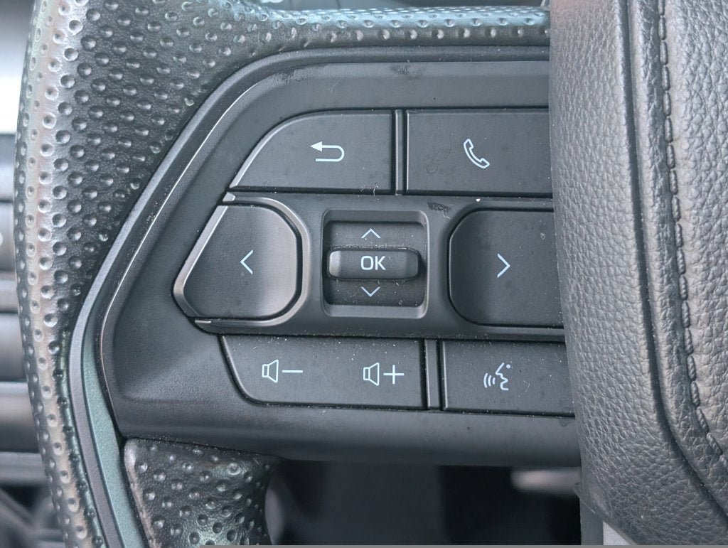 Certified 2025 Toyota Tacoma SR5 AWD/4WD image 16