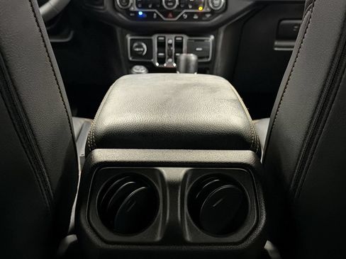 Used 2025 Jeep Wrangler Unlimited Sahara w/ Safety Group AWD/4WD image 32