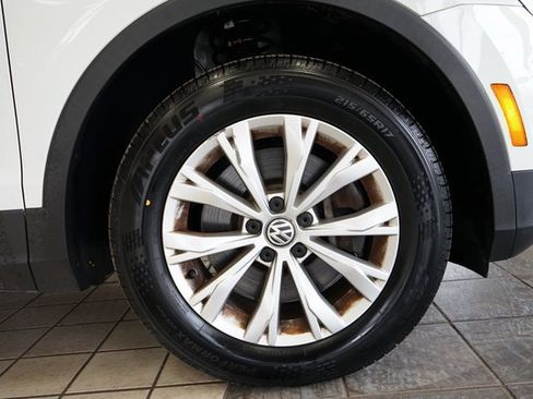 Used 2018 Volkswagen Tiguan SE image 50