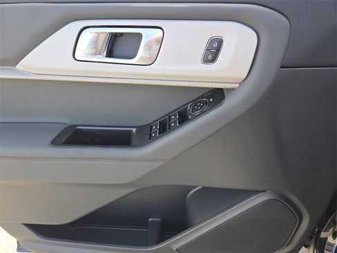New 2025 Ford Explorer Active image 11