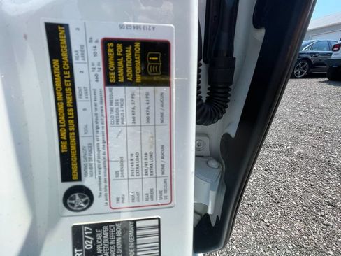 Used 2017 Mercedes-Benz E 300 4MATIC image 33