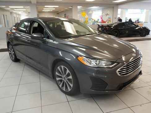 Used 2020 Ford Fusion SE image 17