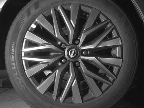 Used 2025 Nissan Altima 2.5 SV FWD image 15