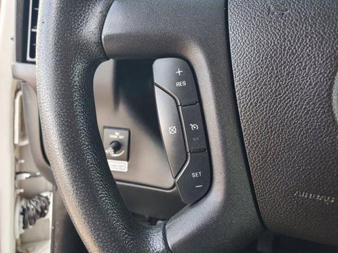 Used 2018 GMC Savana 3500 w/ Driver Convenience Package image 16