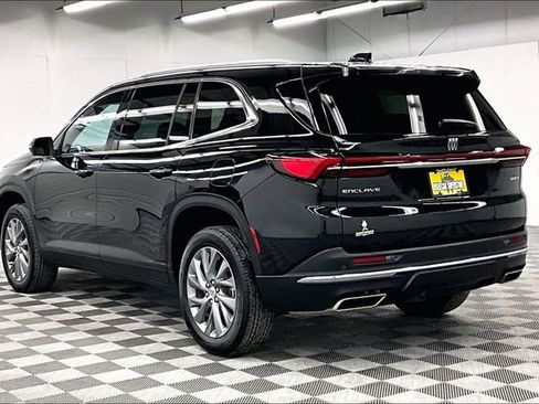 Used 2025 Buick Enclave Preferred w/ Power Package image 3