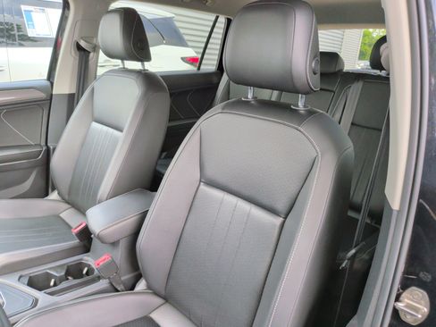 Used 2022 Volkswagen Tiguan SE FWD image 24