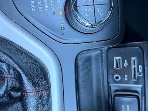 Used 2017 Jeep Cherokee Trailhawk w/ Cold Weather Group image 19