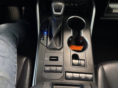 Used 2020 Toyota Highlander XLE image 29