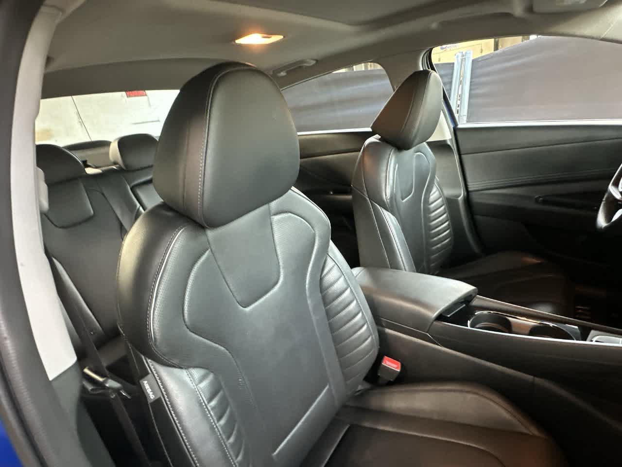 Used 2025 Hyundai Elantra Limited FWD image 27