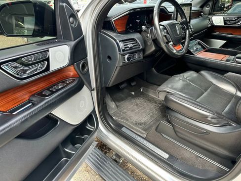 Used 2020 Lincoln Navigator L Reserve w/ Luxury Package AWD/4WD image 9