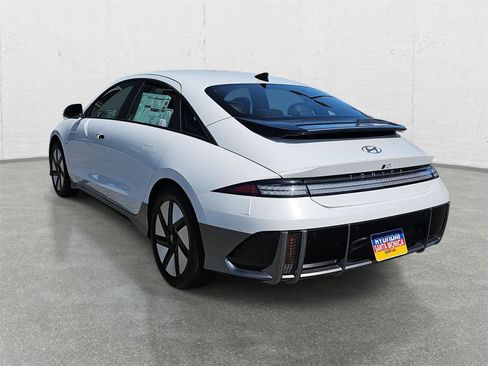 New 2025 Hyundai Ioniq 6 SE image 5