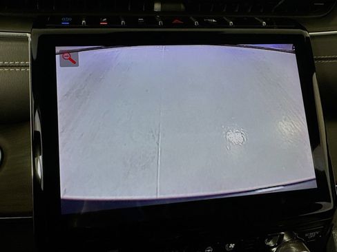 Used 2023 Jeep Grand Cherokee Overland w/ Luxury Tech Group IV AWD/4WD image 46