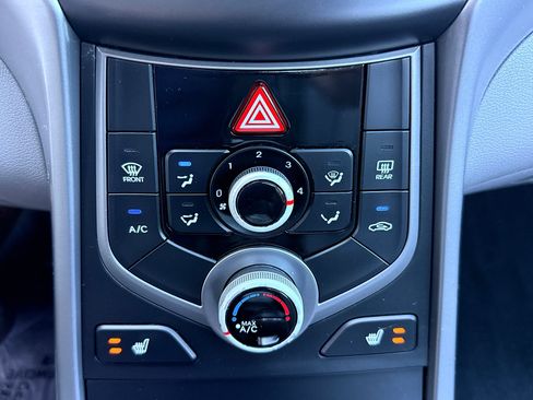 Used 2015 Hyundai Elantra Limited FWD image 23