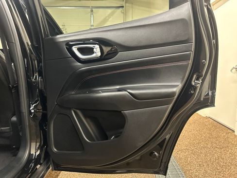 Used 2025 Jeep Compass Trailhawk AWD/4WD image 15