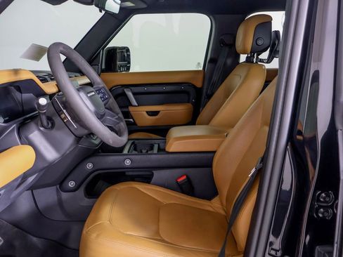 Used 2024 Land Rover Defender 110 V8 AWD/4WD image 5