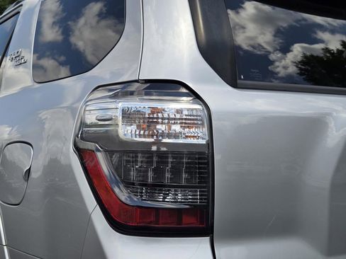 Used 2018 Toyota 4Runner TRD Off-Road Premium AWD/4WD image 9