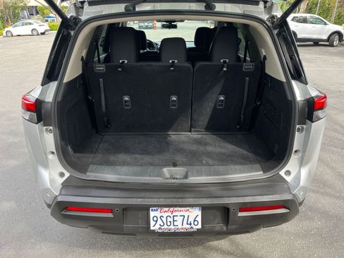 Used 2025 Nissan Pathfinder SV image 34