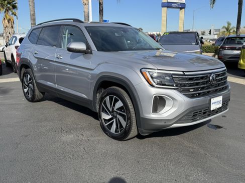 Used 2025 Volkswagen Atlas SE image 2