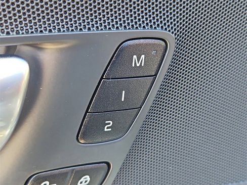 Used 2023 Volvo XC60 B5 Core image 19