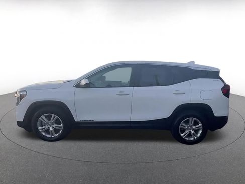 Used 2024 GMC Terrain SLE image 9