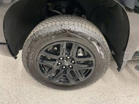 Certified 2025 Chevrolet Silverado 1500 Custom Trail Boss w/ Turbomax Blackout Package image 12