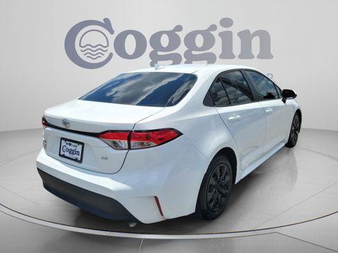Used 2023 Toyota Corolla LE FWD image 3