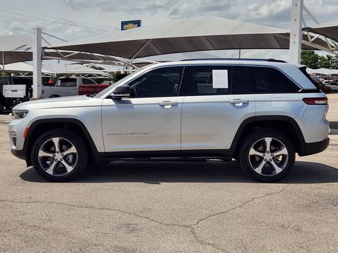 Used 2023 Jeep Grand Cherokee Limited AWD/4WD image 4