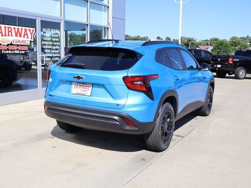 New 2026 Chevrolet Trax LT w/ Midnight Edition FWD image 3