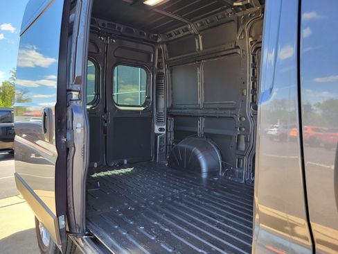 Used 2025 RAM ProMaster 2500 w/ Quick Order Package 22G SLT FWD image 16