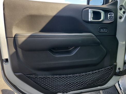 Used 2022 Jeep Wrangler Unlimited Sahara w/ Cold Weather Group image 15