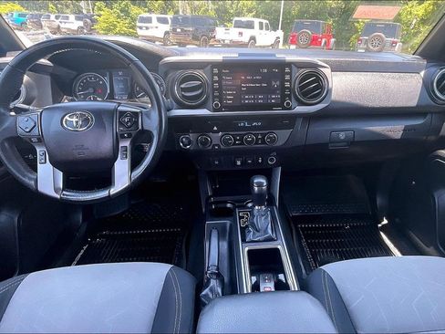 Used 2021 Toyota Tacoma TRD Off-Road AWD/4WD image 15