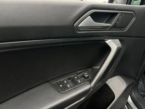 Used 2021 Volkswagen Tiguan SE w/ Panoramic Sunroof Package image 11