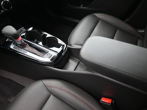 Used 2025 Chevrolet Trax RS w/ Sunroof Package FWD image 33