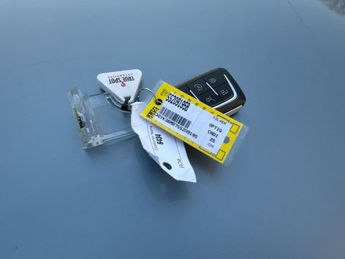 Used 2025 Cadillac Optiq Luxury 1 image 35