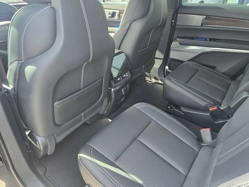 New 2027 Cadillac Vistiq Luxury AWD/4WD image 14