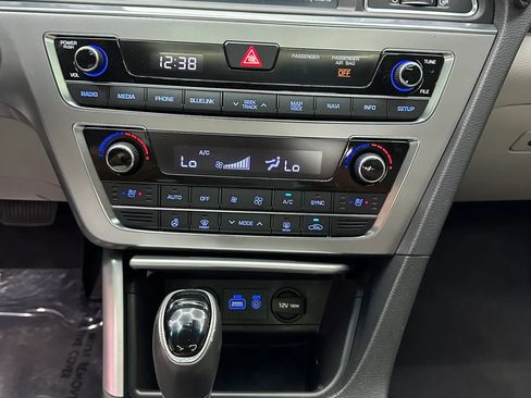 Used 2016 Hyundai Sonata Limited w/ Option Group 05 FWD image 19