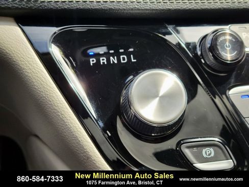 Used 2022 Chrysler Pacifica Limited image 25