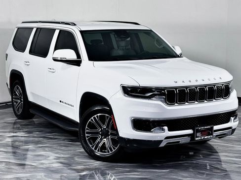 Used 2022 Jeep Wagoneer Series III AWD/4WD image 3