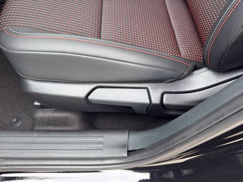 Used 2025 Nissan Kicks SR AWD/4WD image 15