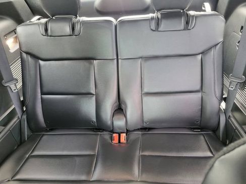 Used 2023 Ford Explorer XLT w/ Equipment Group 202A RWD image 13