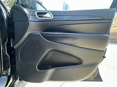 Used 2019 Jeep Grand Cherokee Laredo RWD image 28