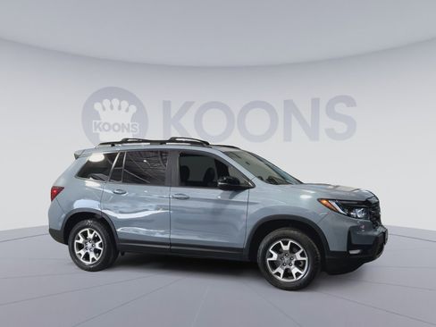 Used 2023 Honda Passport TrailSport image 2